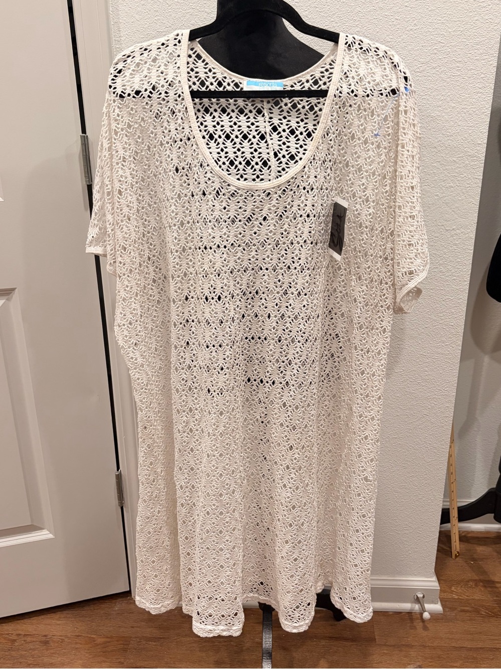Women’s 3XL White Beach Coverup/ Resort-wear Dress